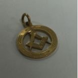 An 18 carat gold Masonic pendant. Approx. 3 grams.