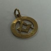 An 18 carat gold Masonic pendant. Approx. 3 grams.