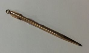 A small gold extending pencil. Approx. 17 grams. E