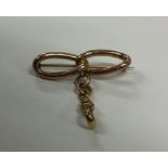 A 9 carat brooch with suspension chain. Approx. 6.