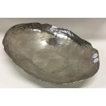 A heavy silver textured fruit bowl. Approx. 285 gr