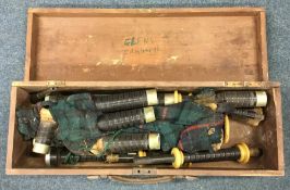 A cased set of bagpipes. Est. £20 - £30.