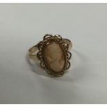 An oval cameo ring depicting a lady's head set in