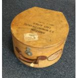 An unusual hat box. Est. £25 - £35.