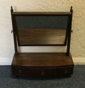 A mahogany three drawer toilet mirror. Est. £20 -