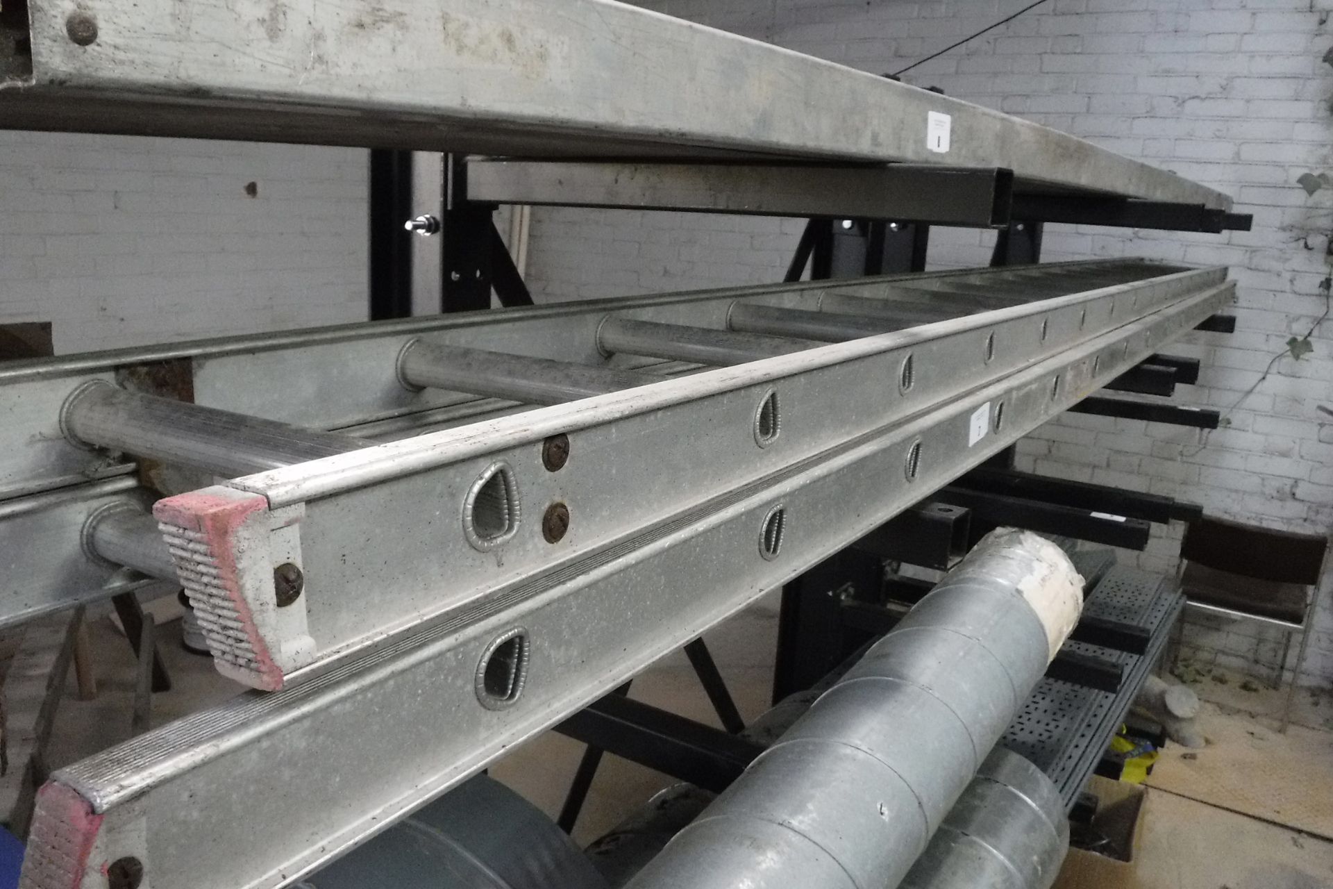 (51M) Aluminium double-extending ladder