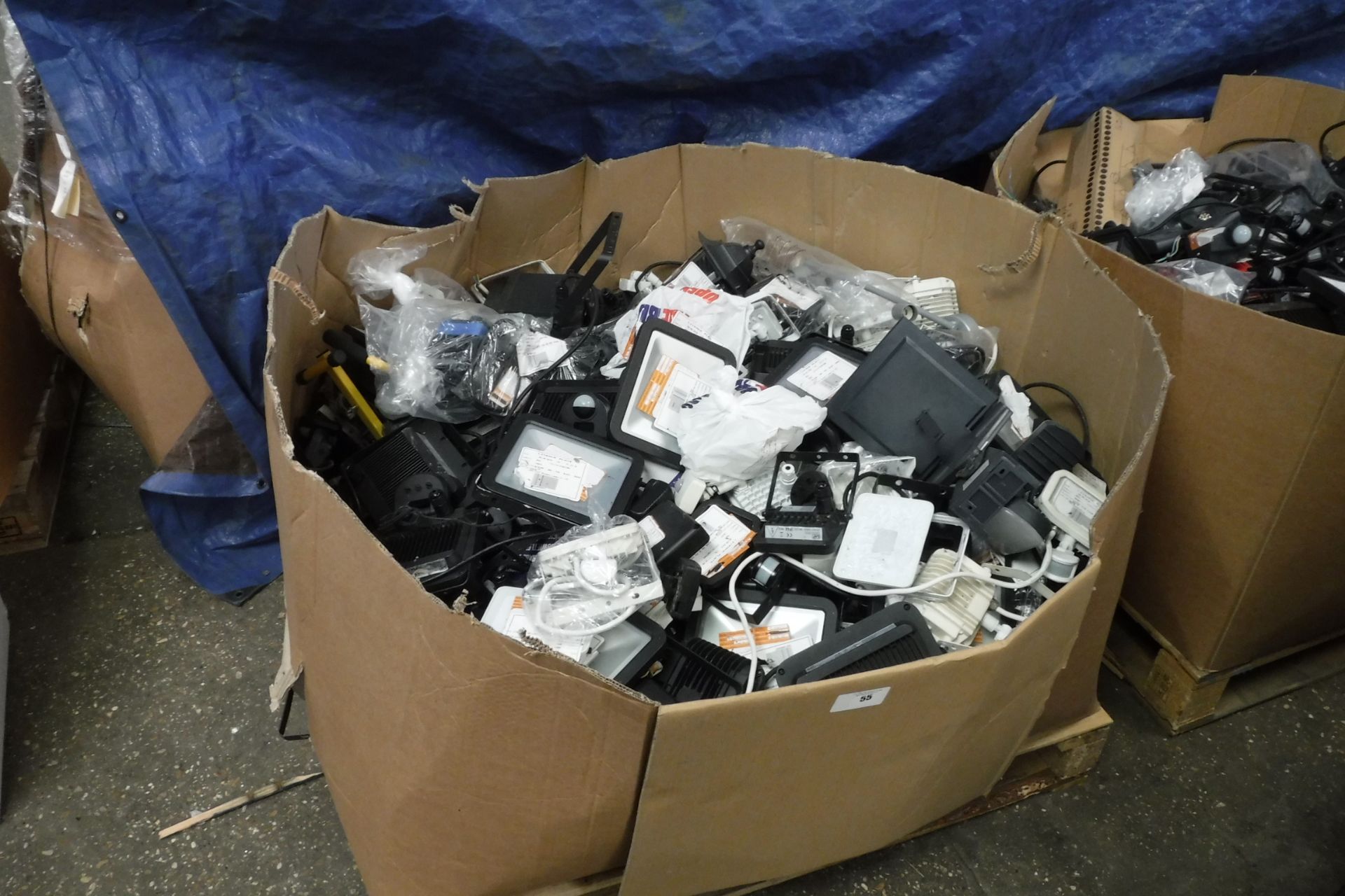 Pallet of trade security lights, outdoor lighting, etc.