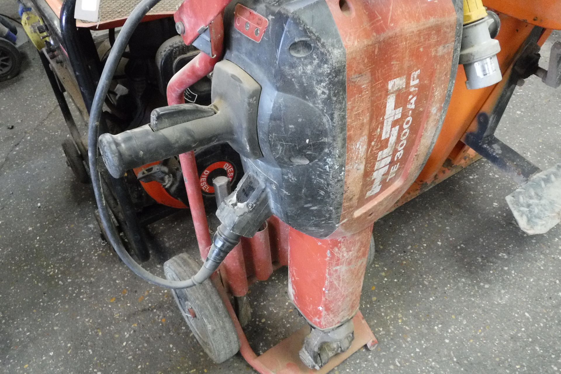 Hilti TE3000-AVR 110v breaker with trolley - Image 2 of 3