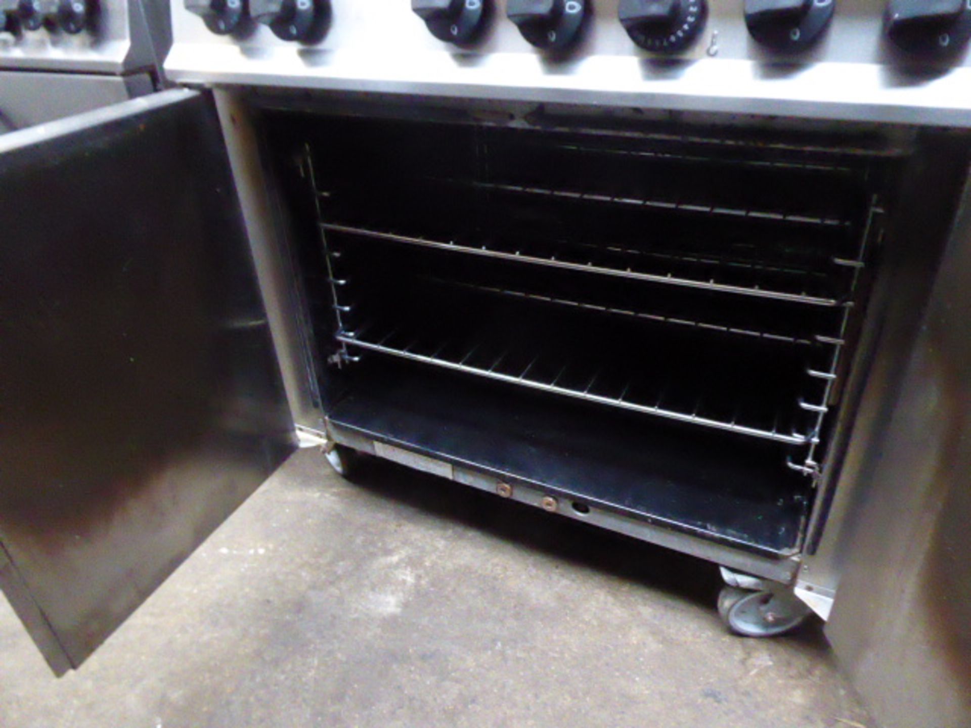 90cm gas Moorwood Vulcan 6 burner cooker with 2 doors under and shelf over on castors - Image 2 of 2