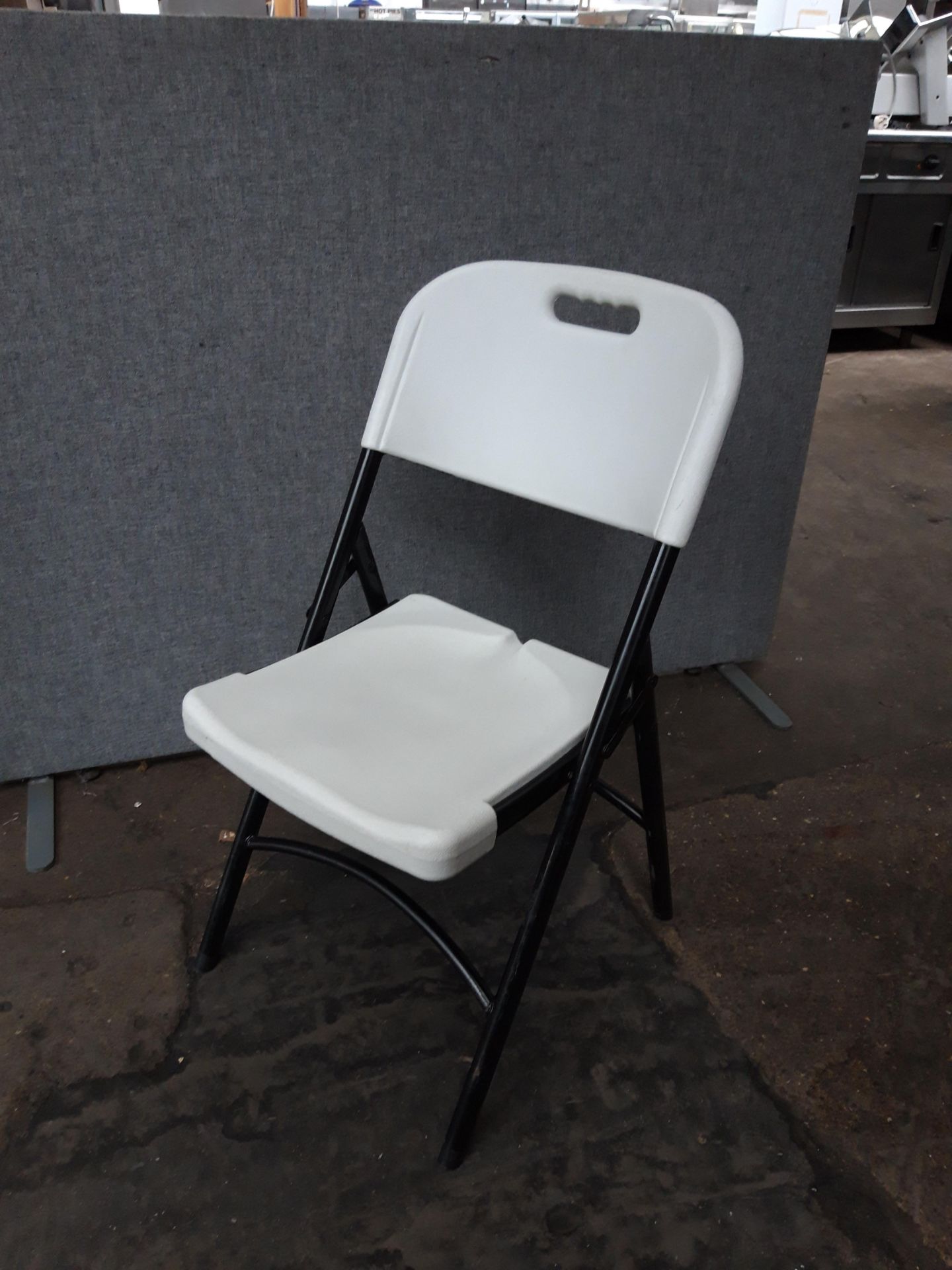 160 Balero metal frame and plastic folding banqueting chairs