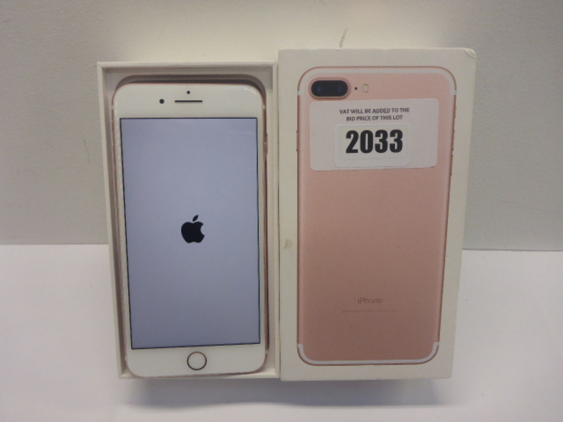 Apple iPhone 7 plus 32GB, Rose Gold, with charger and box.