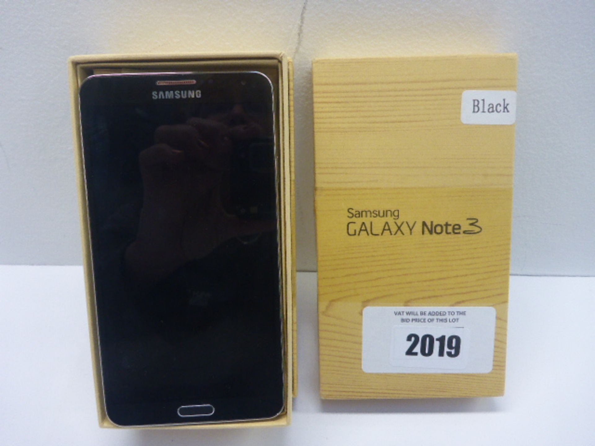 Samsung Galaxy Note 3 32GB mobile, with stylus charger and box.