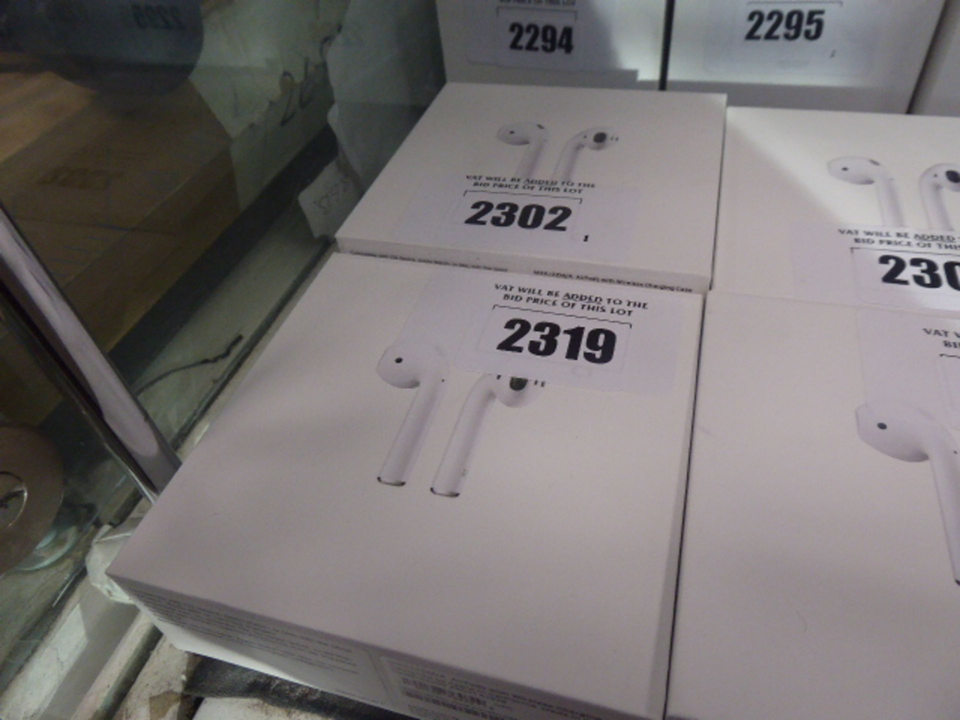 Apple Airpods (2nd gen) with charging case and box