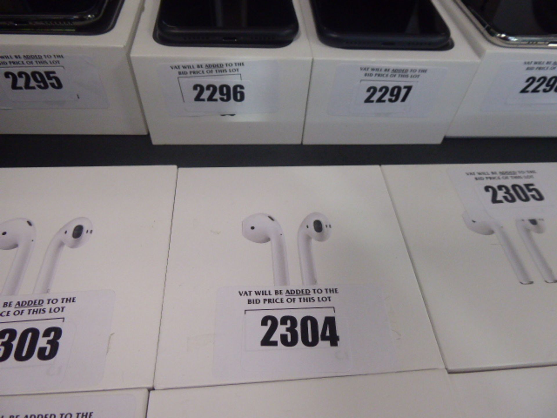 Apple Airpods (2nd gen) with charging case and box