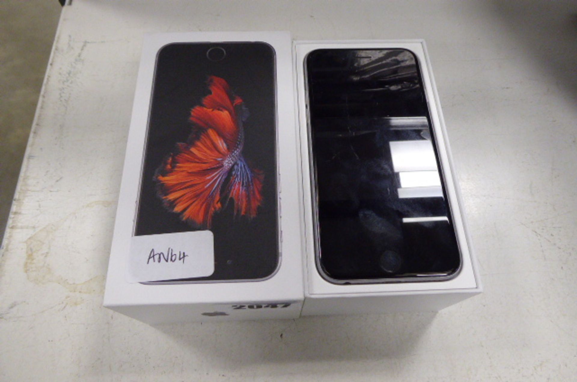 2385 Apple iPhone 6 with box