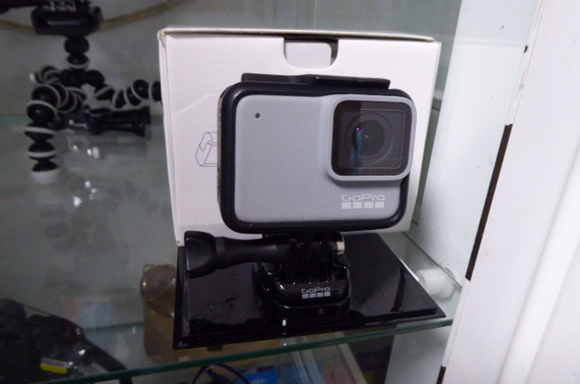 Go Pro Hero 7 white with case and mount