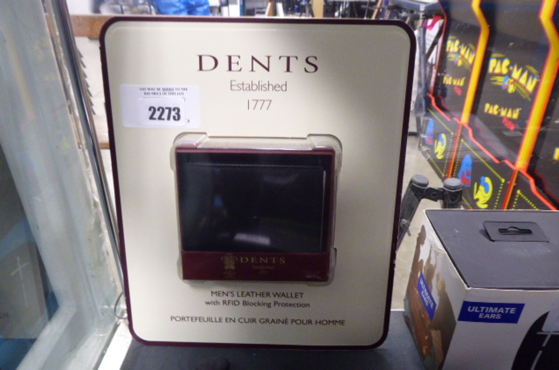 2359. Dents gents leather wallet in blister pack