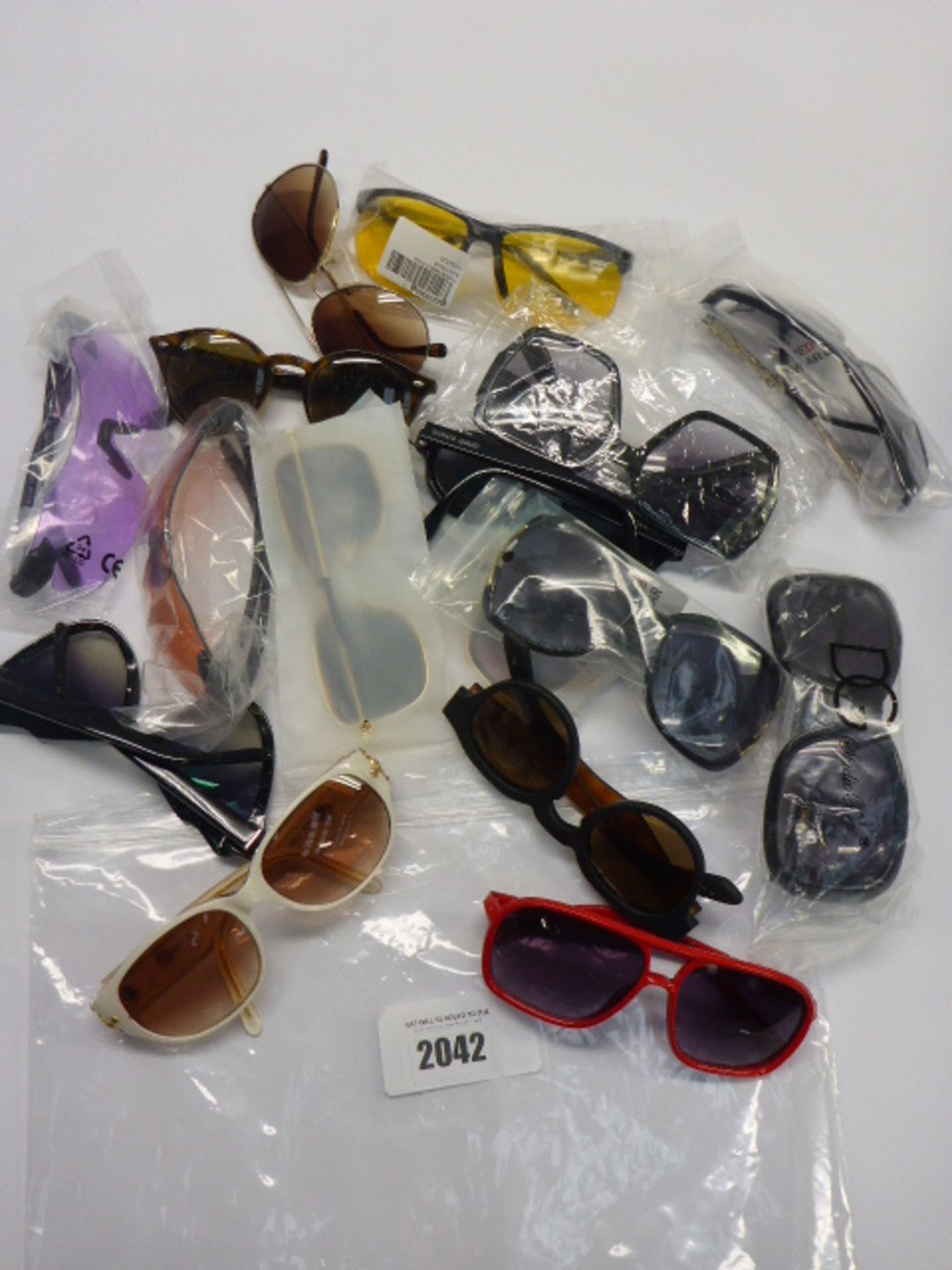 Quantity of various sunglasses