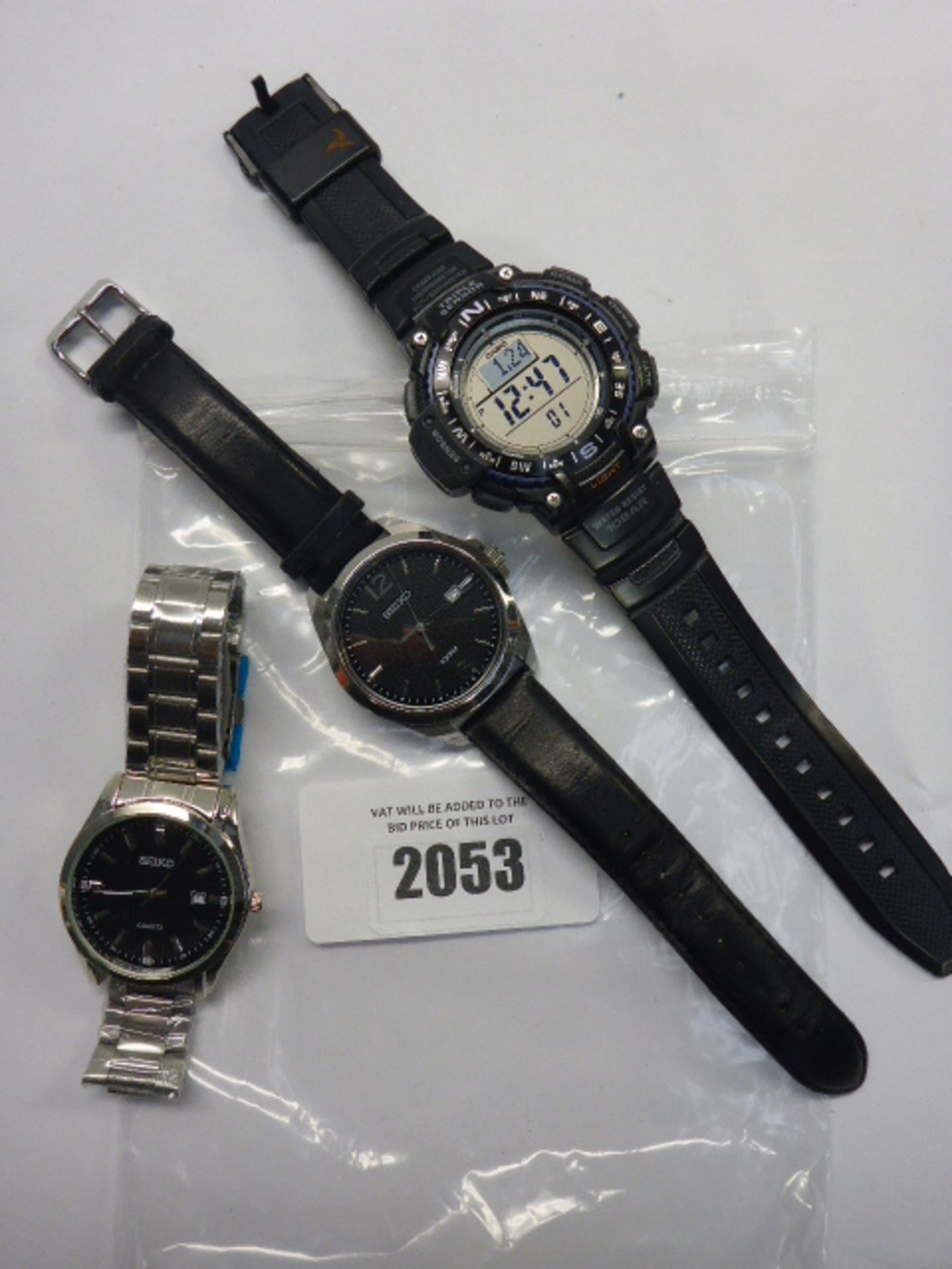 3 wristwatches; Casio and 2x Seikos