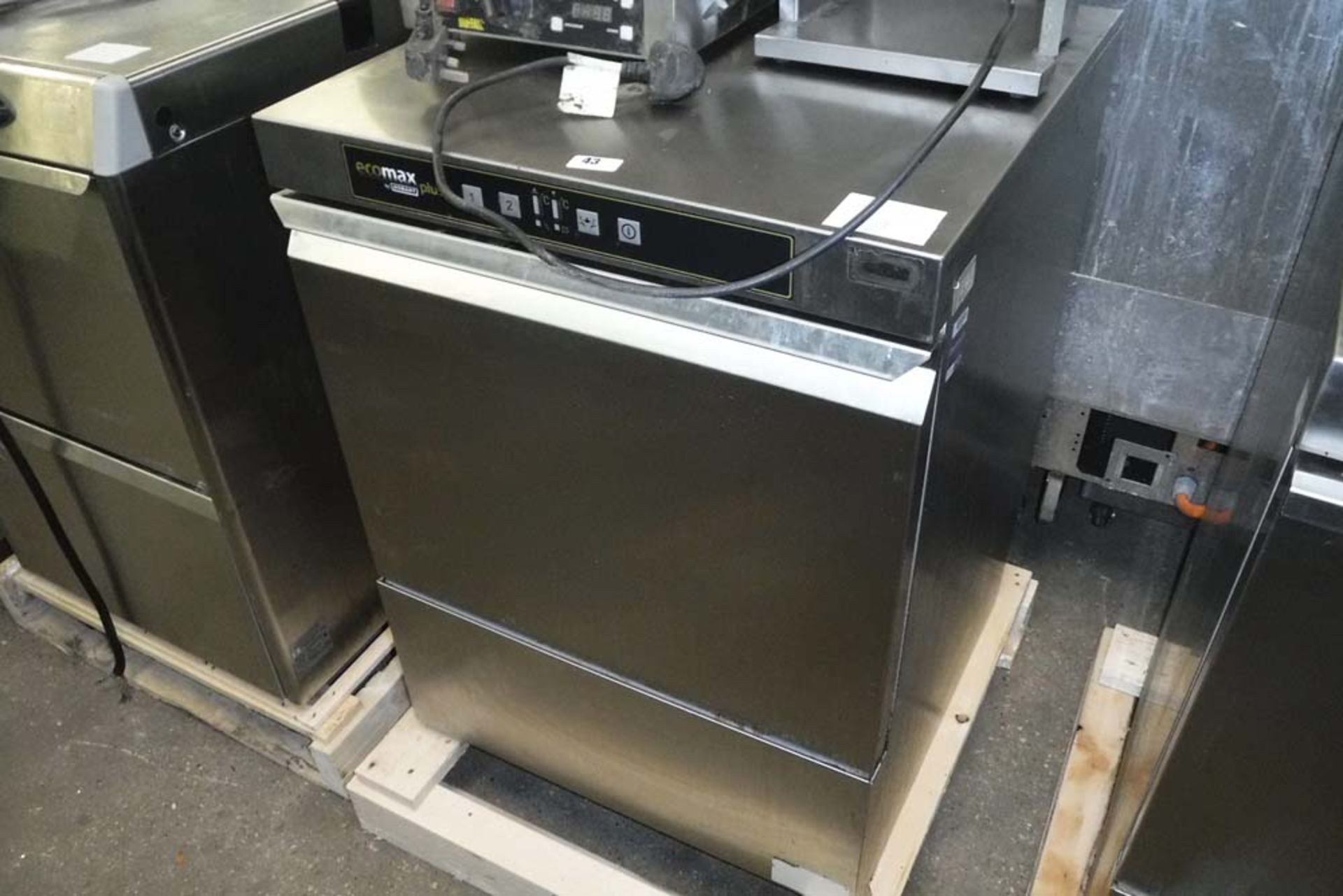 60cm Hobart Eco Max Plus under counter washer