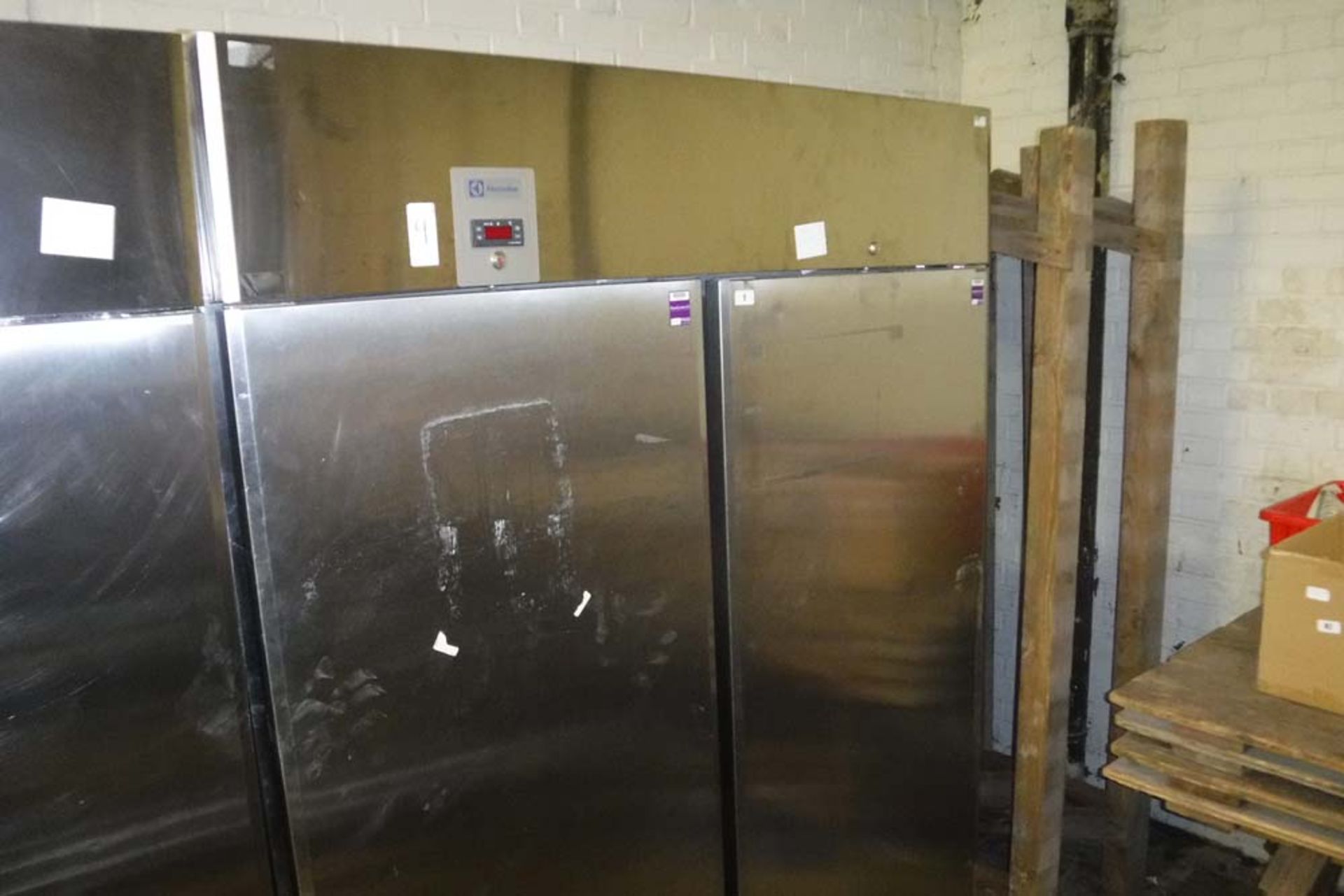 145cm Electrolux RE4142FFG 2 door freezer (1)