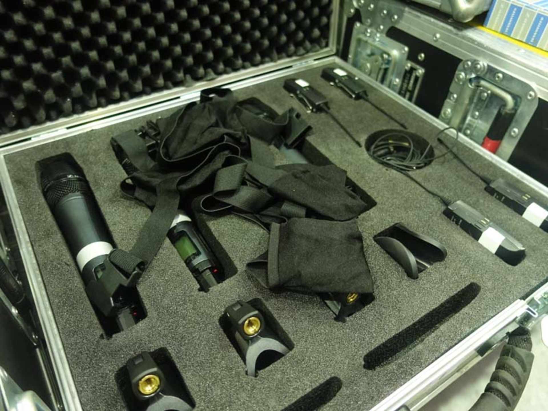 Sennheiser Quad radio mic system comprising 4 EW300G3 Diversity receivers, antenna splitter, and 4 - Image 3 of 3