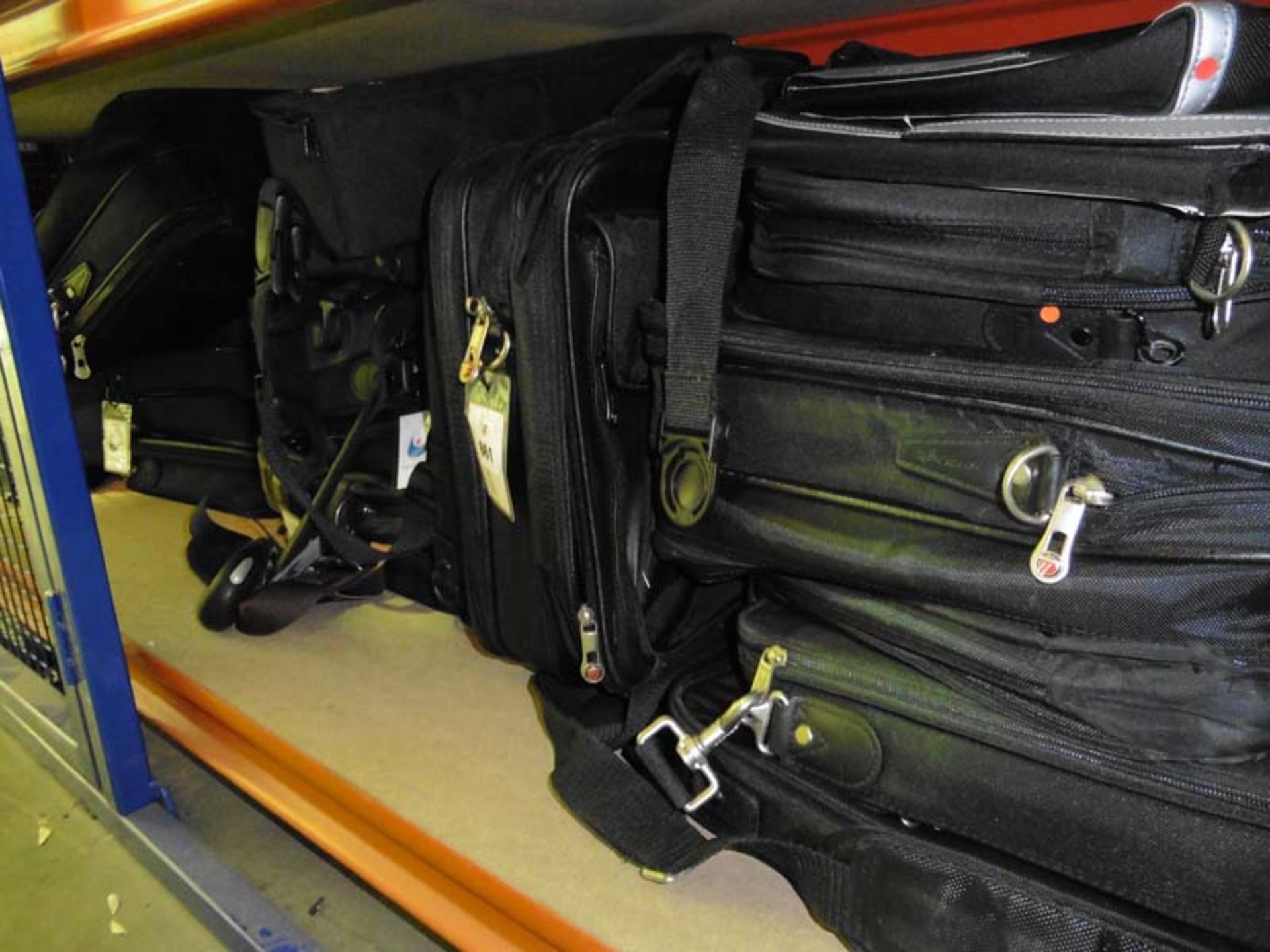 Quantity of used laptop bags