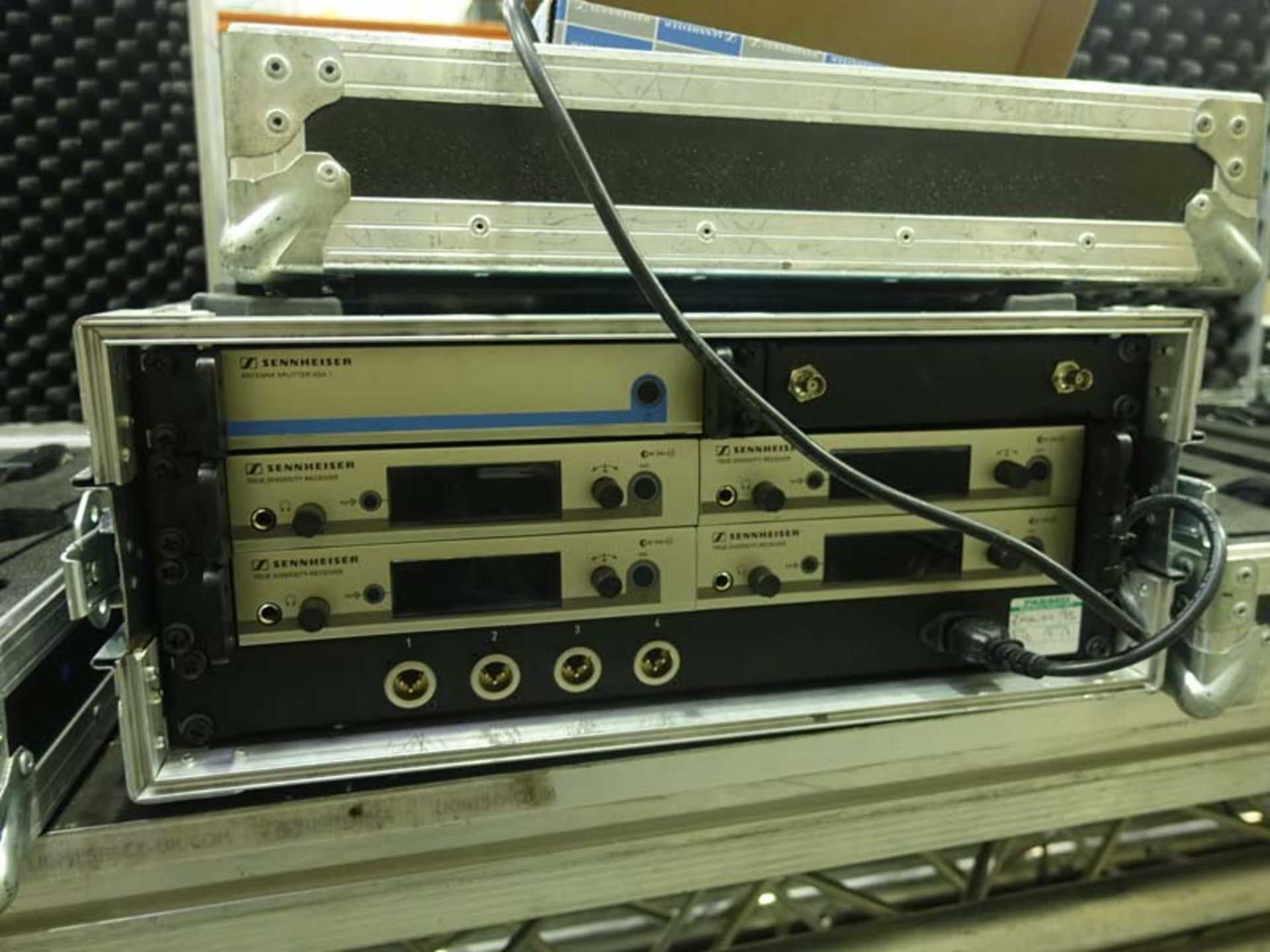 Sennheiser Quad radio mic system comprising 4 EW300G3 Diversity receivers, antenna splitter, and 4 - Image 2 of 3