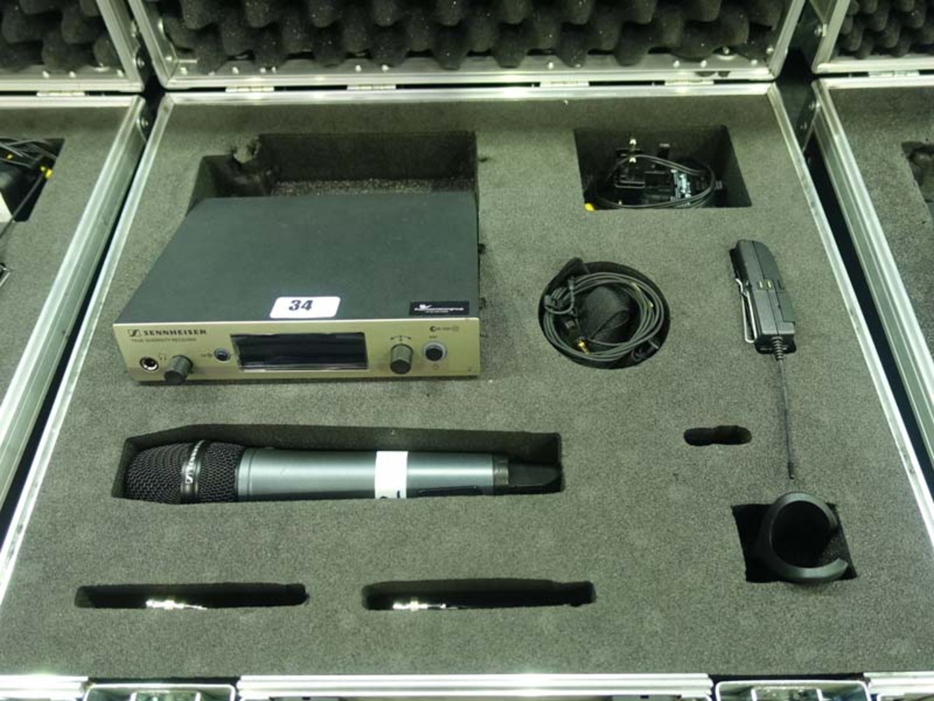 Sennheiser EW300 G3 Diversity radio mic receiver set with Sennheiser E835 radio mic SK300G3 bodypack