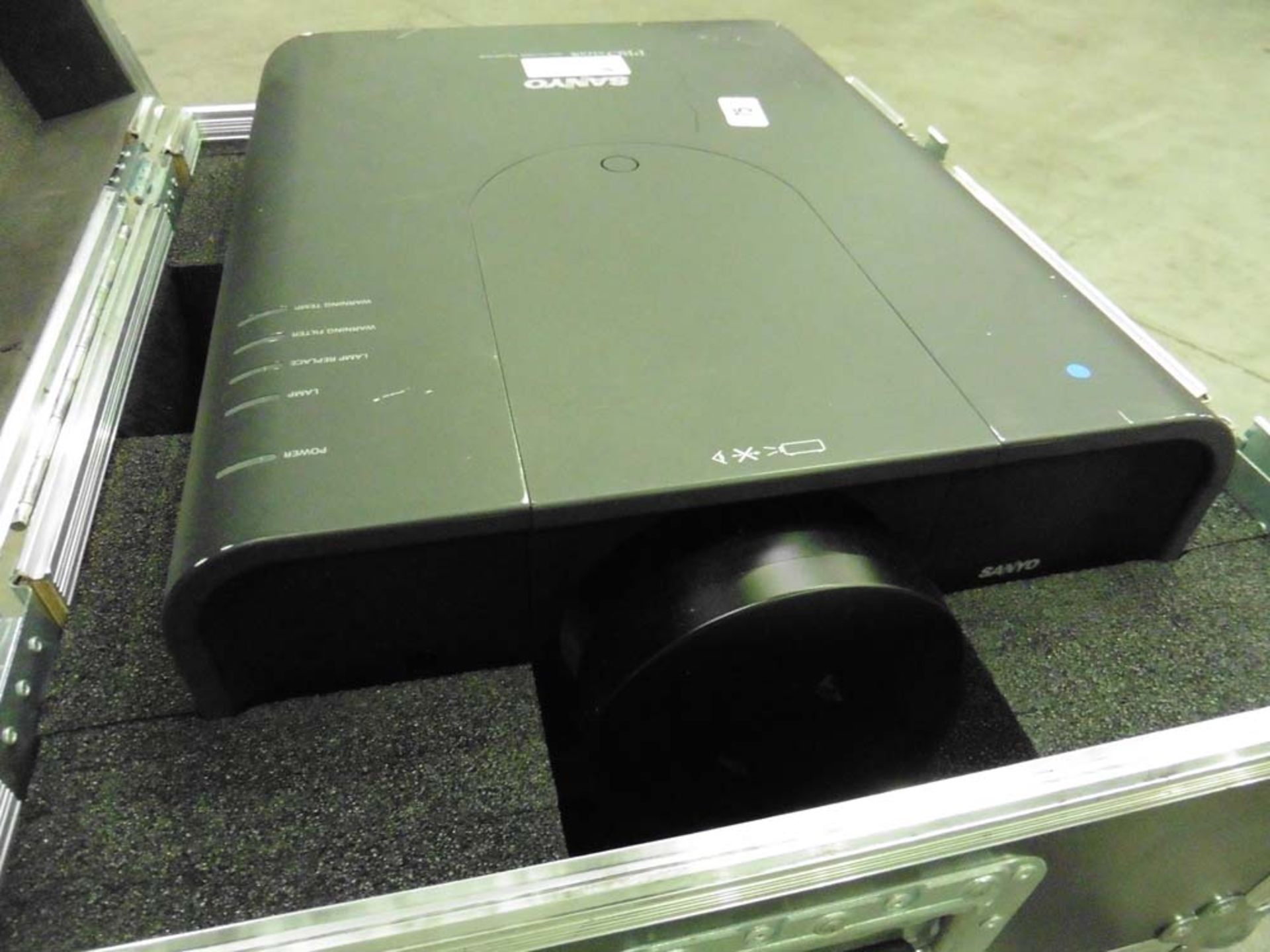 Sanyo Pro Xtra Multiverse projector with flight case - Image 3 of 4