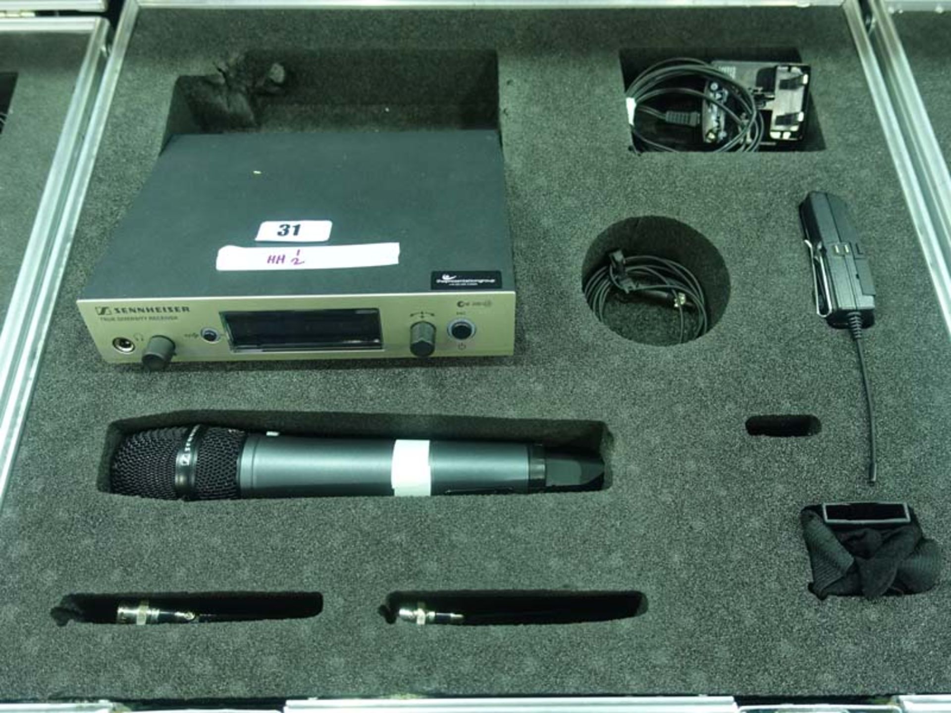 Sennheiser EW300 G3 Diversity radio mic receiver set with Sennheiser E835 radio mic SK300G3 bodypack