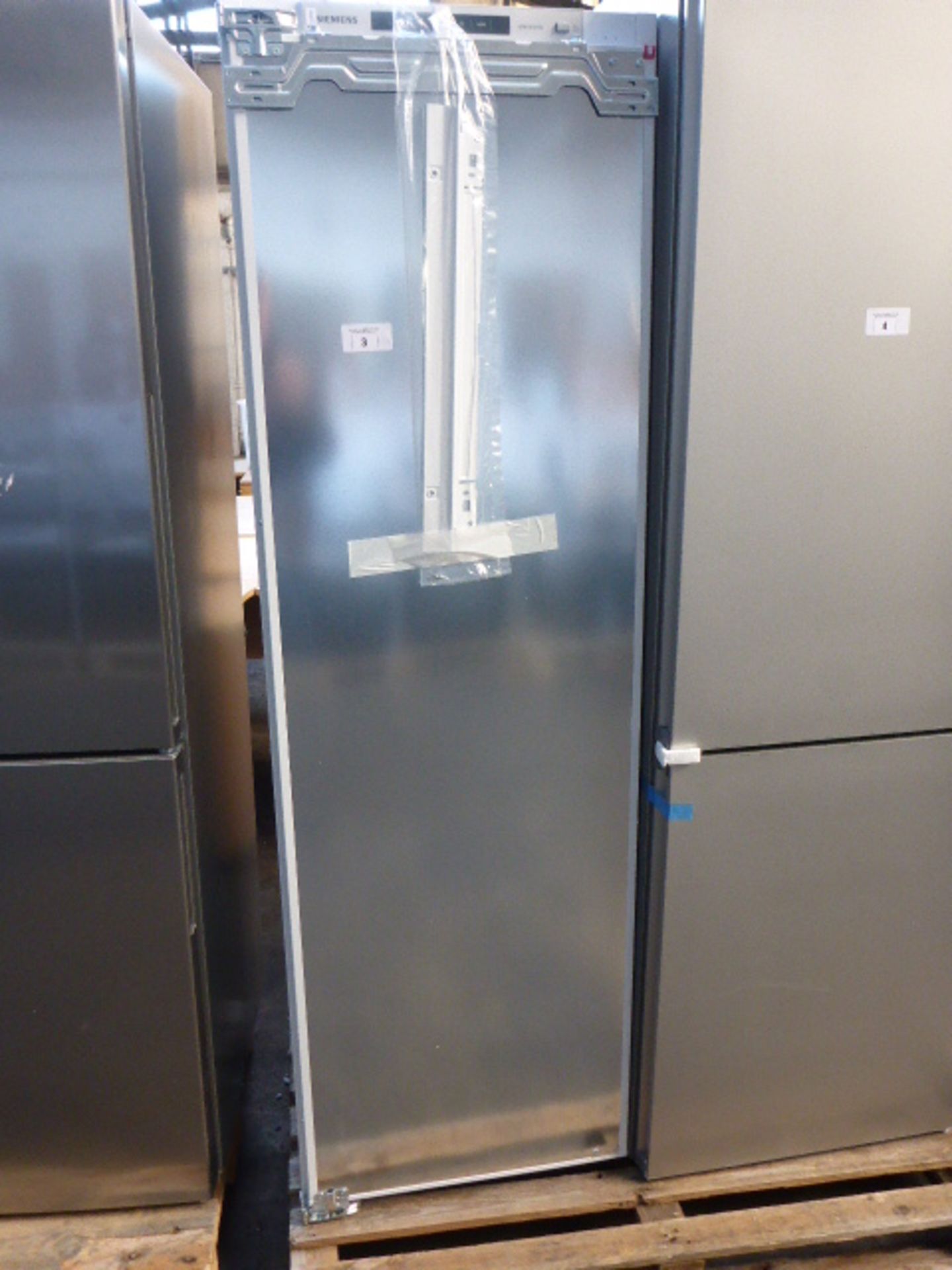 GI81NAE30GB Siemens Built-in upright freezer