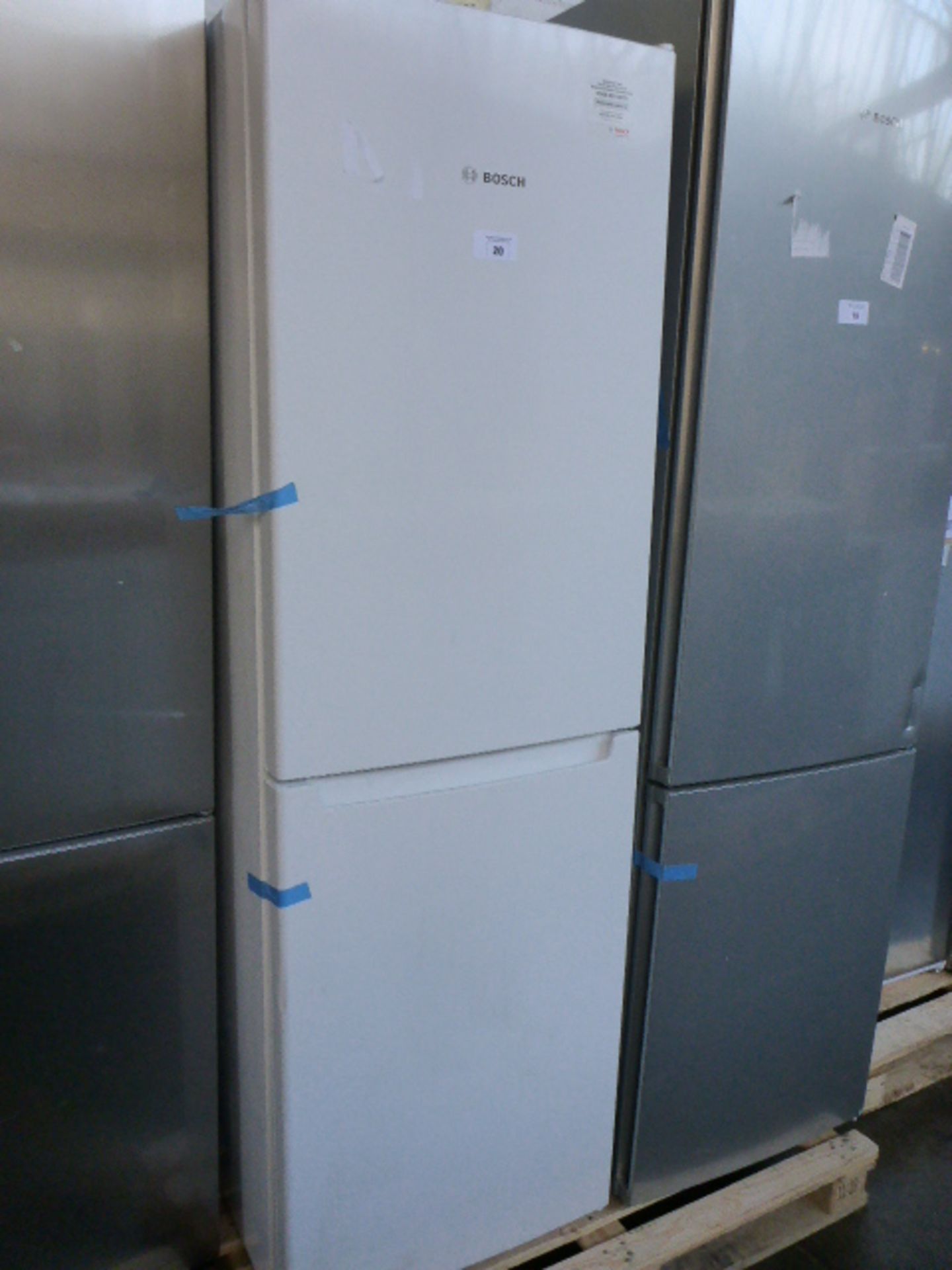 KGN34NW3AGB Bosch Free-standing fridge-freezer