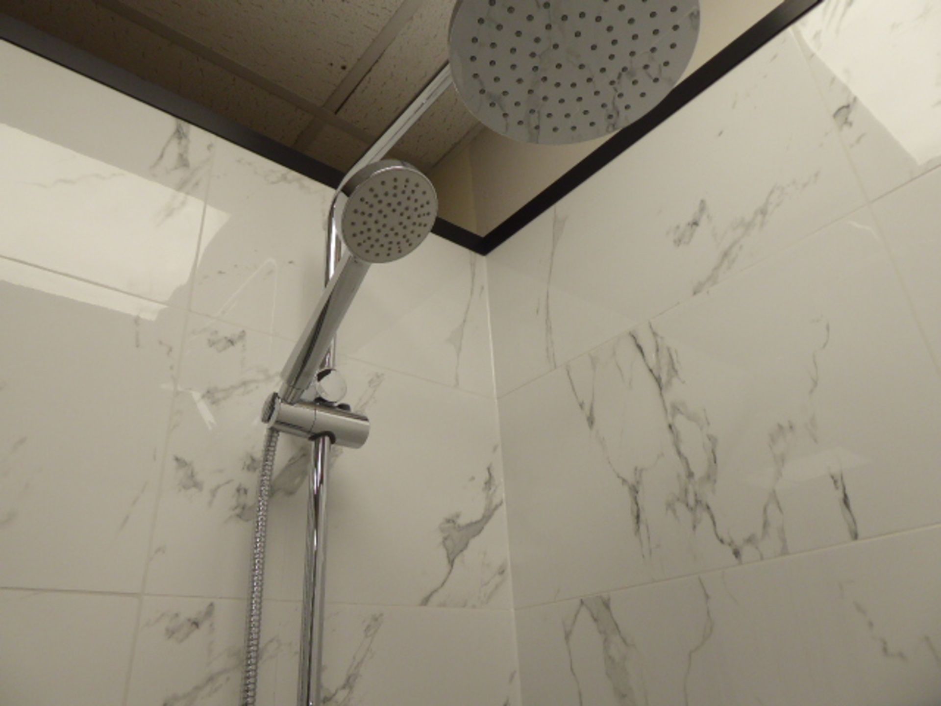 Roca Nexo bathroom with bath, bath mixer filler and shower with 2 heads, single door shower - Image 6 of 7