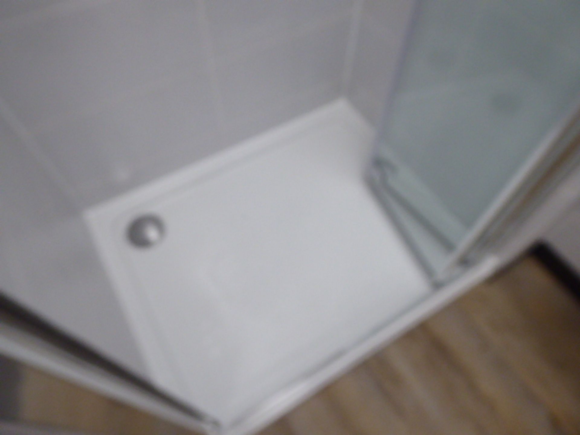 Roca Dama-N shower room with rectangular shower tray, bi-fold shower screen, built in shower with - Image 6 of 8