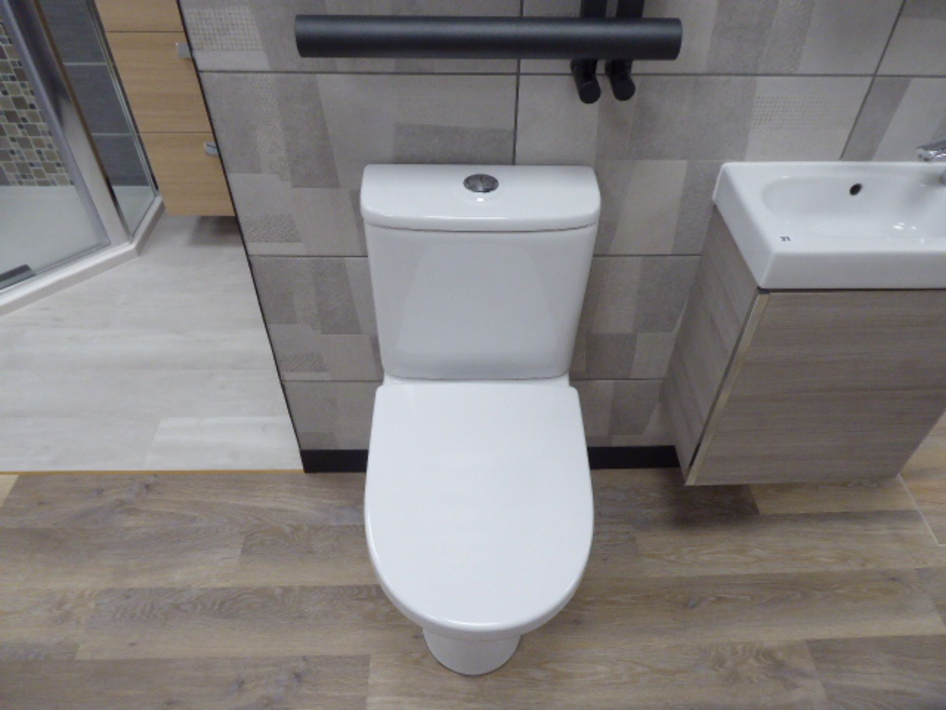 Roca Colina cloakroom set with toilet, small hand basin tap set on cabinet, wall mount cabinet and a - Image 5 of 5