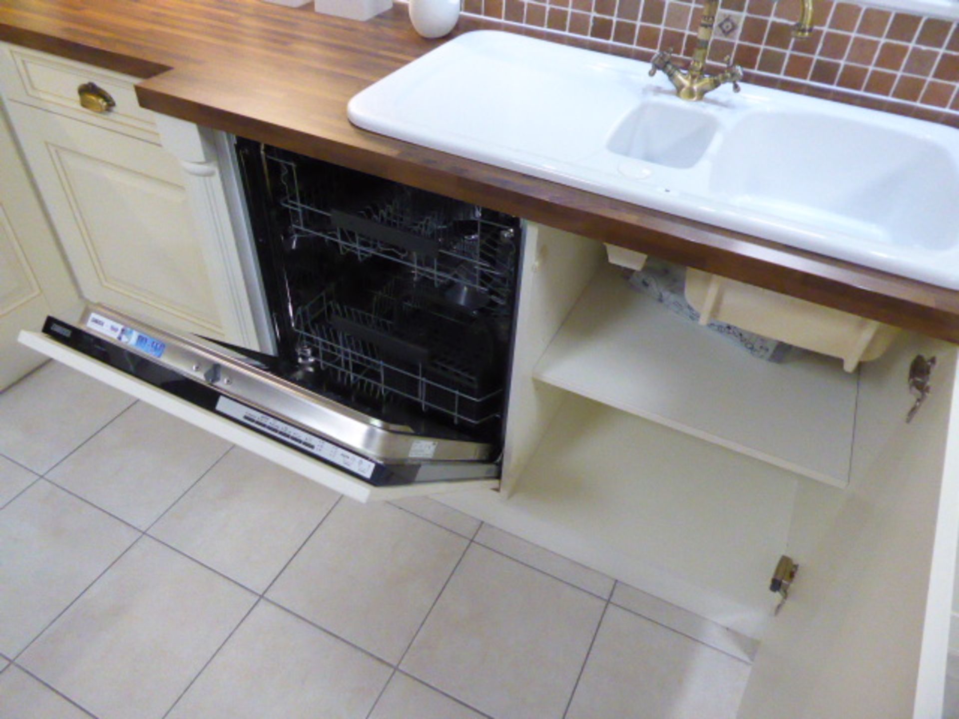 Buttermilk and Litton Soft Cream kitchen in L-shape with a block wood effect worktop. Max - Image 6 of 12