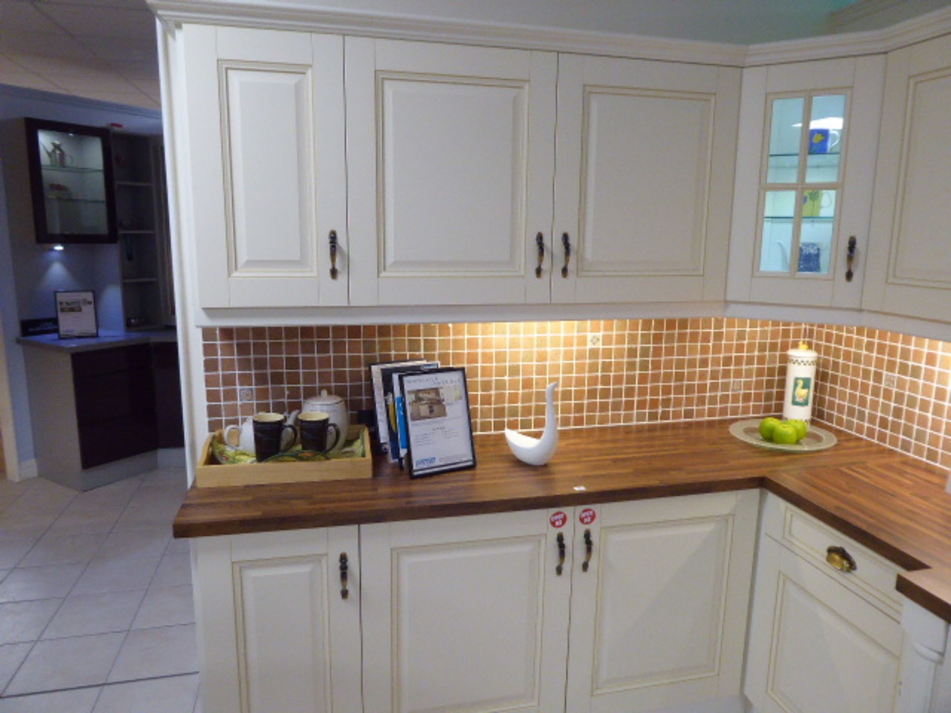 Buttermilk and Litton Soft Cream kitchen in L-shape with a block wood effect worktop. Max - Image 4 of 12