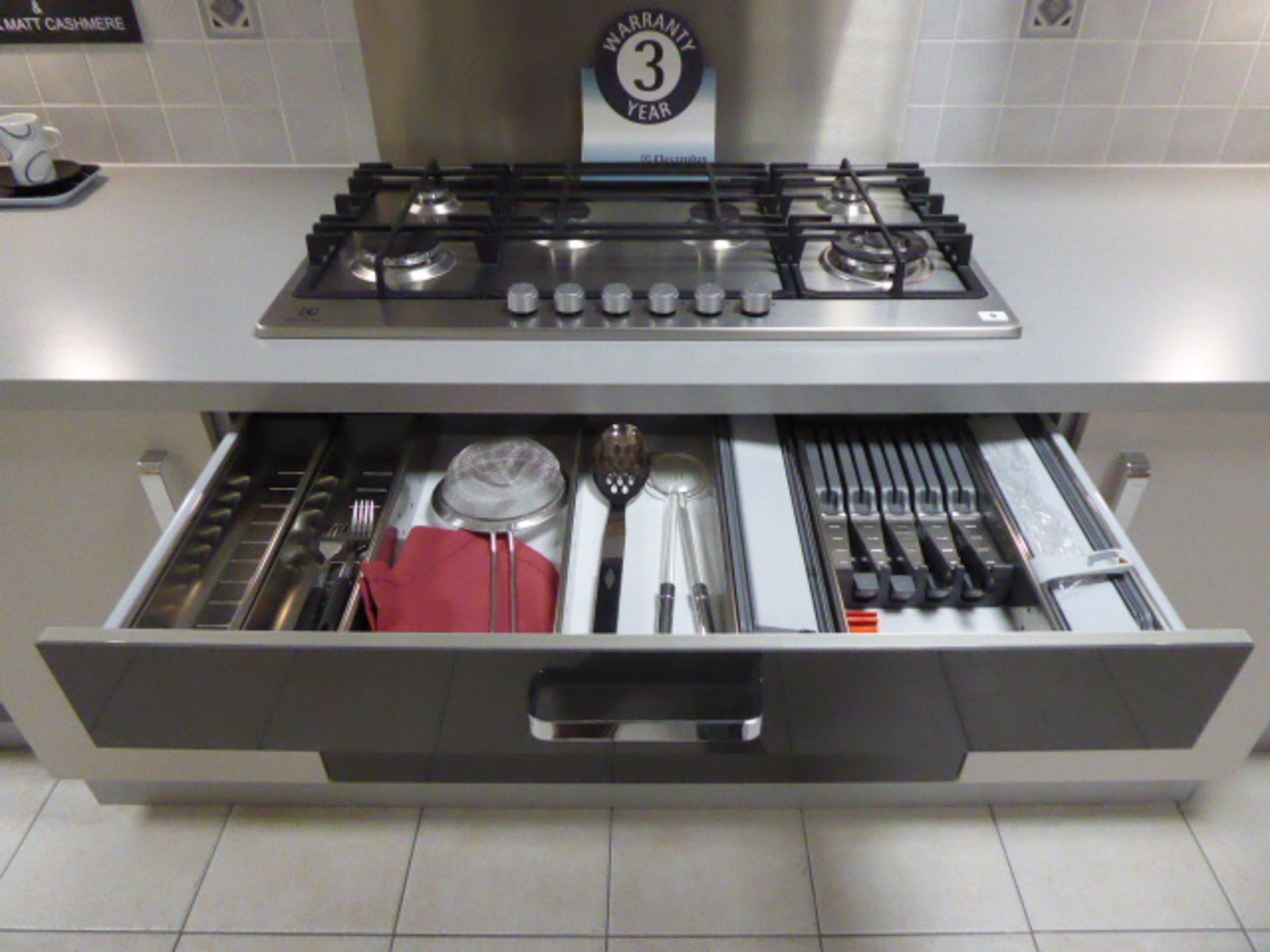 Roma Grey Metallic and Roma Grey Matte Cashmere kitchen in single galley run with a brushed - Image 11 of 14