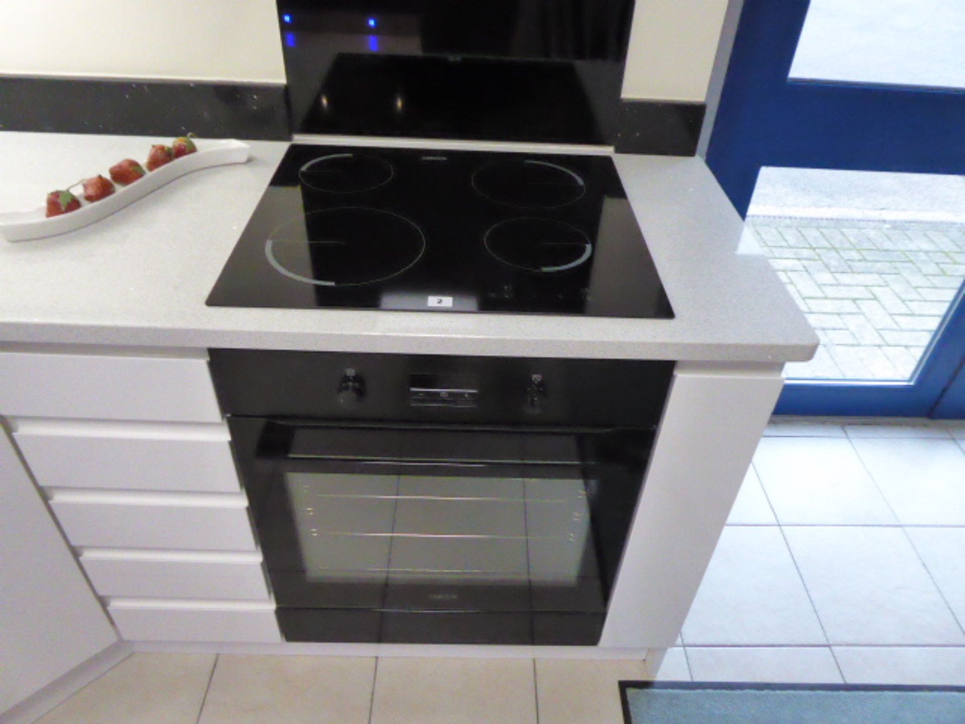 Malmo White kitchen in corner shape with a Technistone starlight white worktop. Max dimensions 200cm - Image 2 of 11