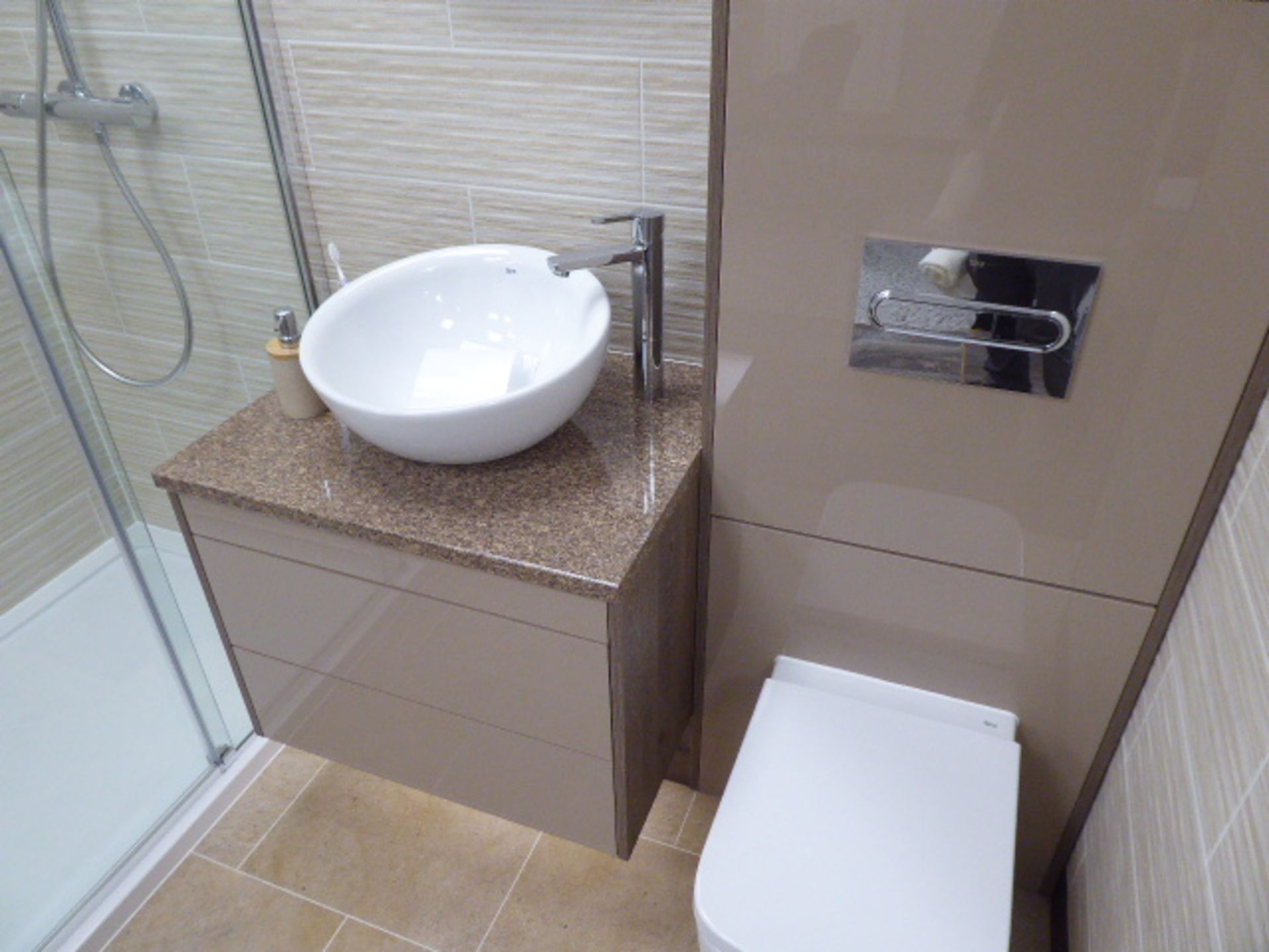 Roca Ev-en-t shower room with rectangular shower tray, glass shower screen and door, mixer shower - Image 2 of 8