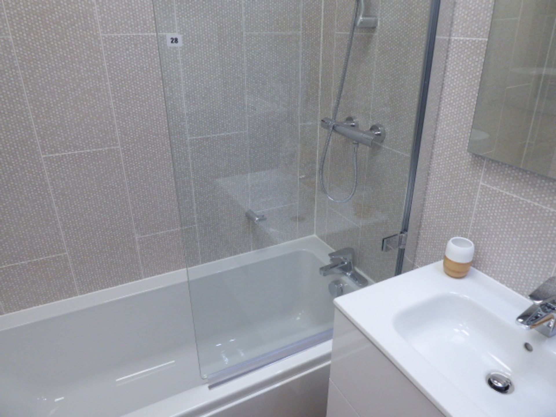 Roca Victoria-N bathroom comprising bath with filler, single door shower screen, mixer shower, - Image 5 of 8