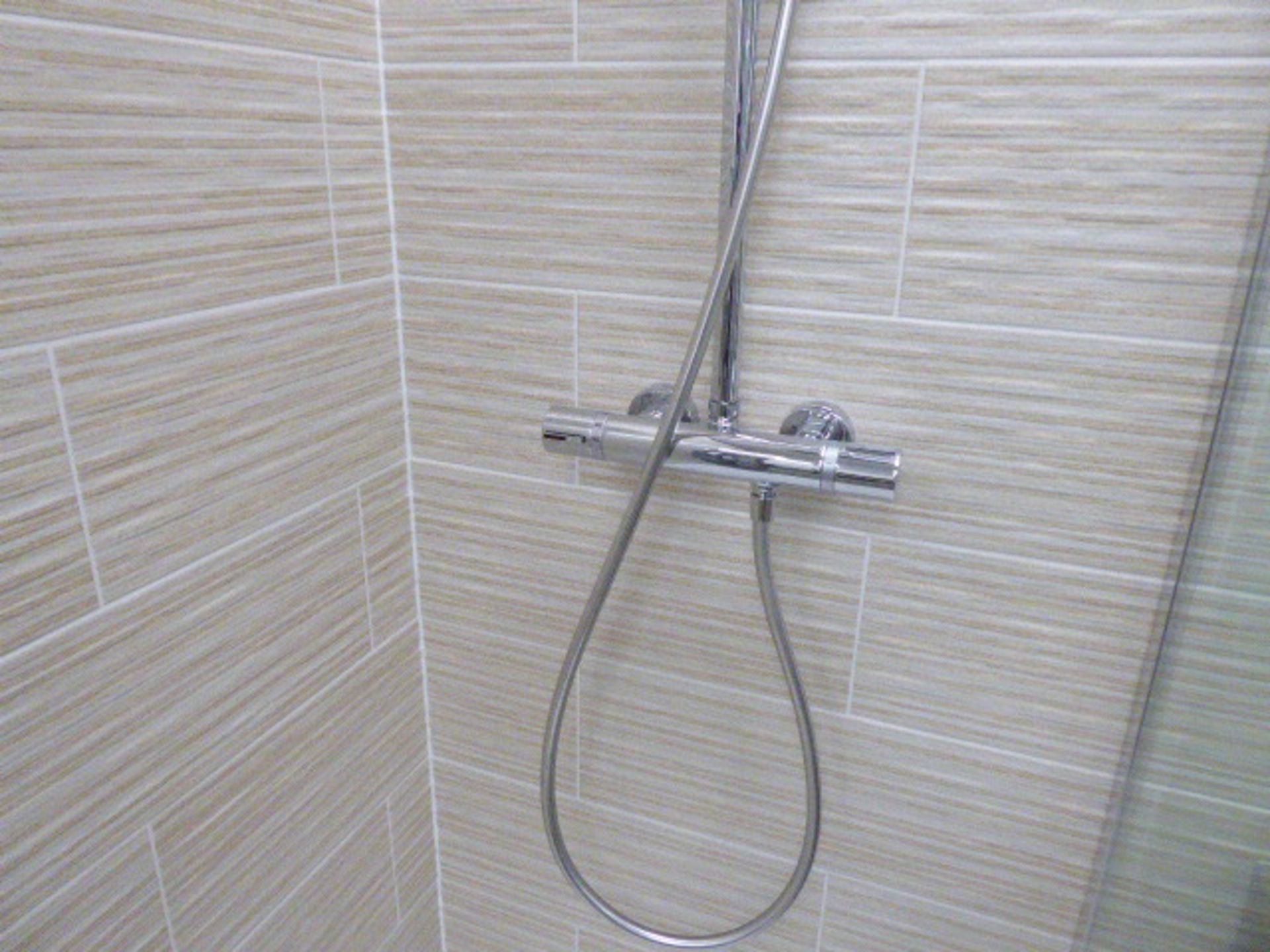 Roca Ev-en-t shower room with rectangular shower tray, glass shower screen and door, mixer shower - Image 7 of 8