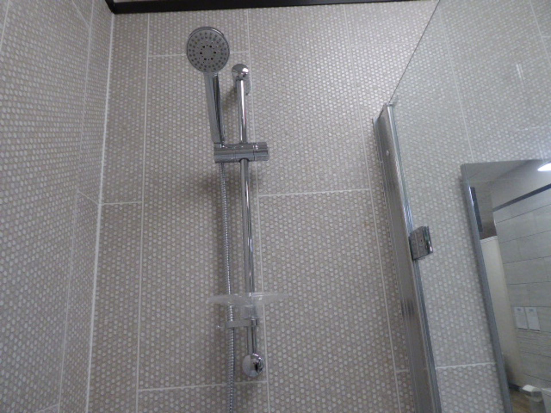 Roca Victoria-N bathroom comprising bath with filler, single door shower screen, mixer shower, - Image 8 of 8