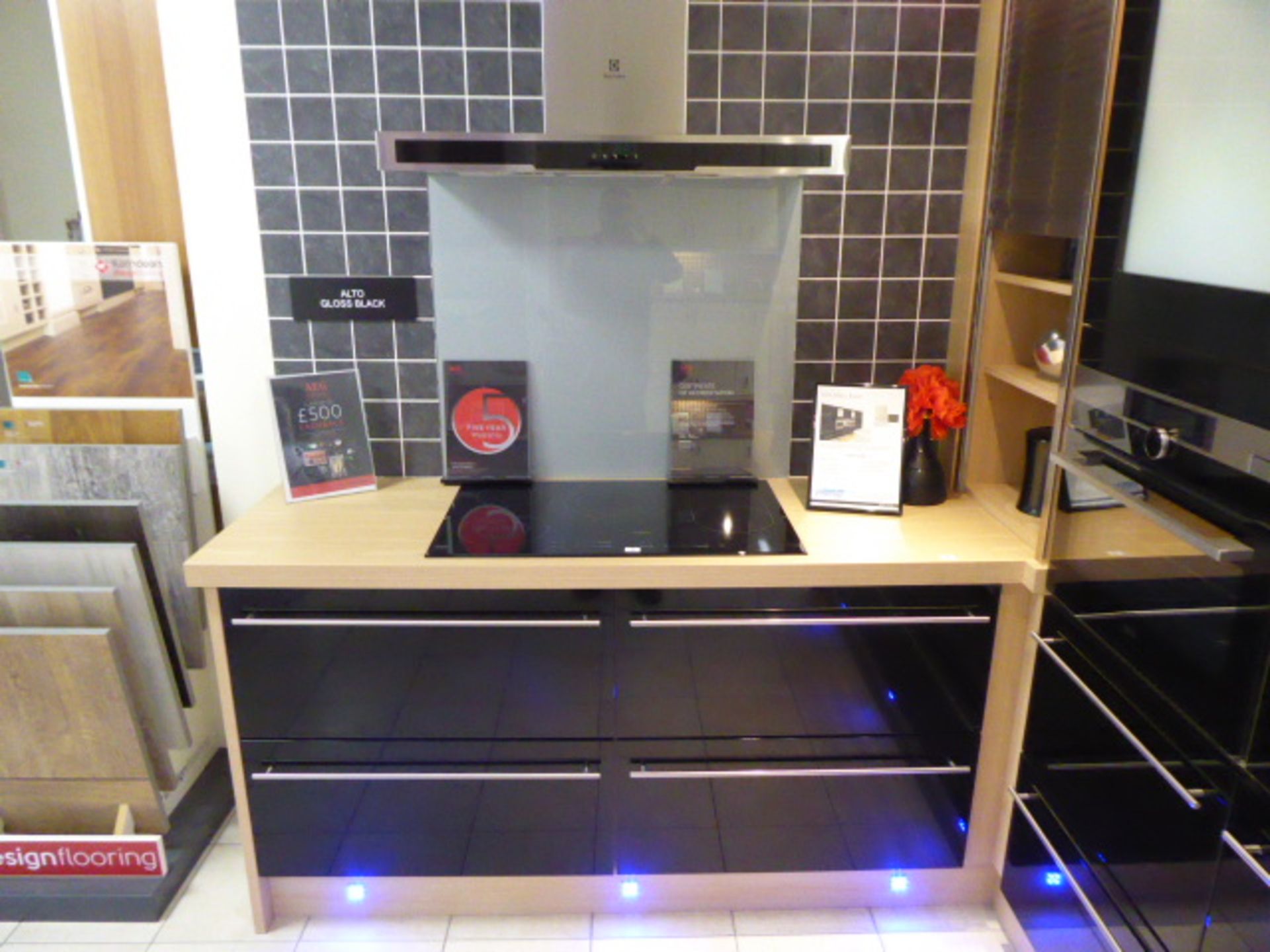 Alto Gloss Black kitchen in corner shape with a light oak effect worktop. Max dimensions 200cm by - Image 2 of 15