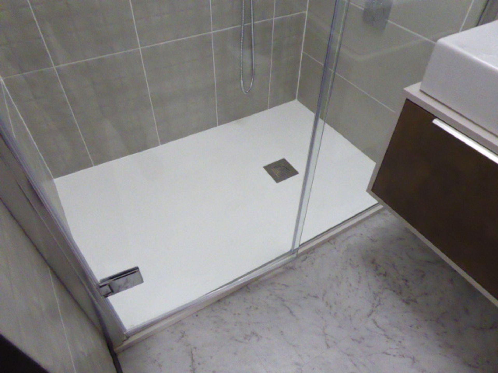 Roca Puzzle shower room comprising of large shower tray, glass single door shower screen, built in - Bild 9 aus 9