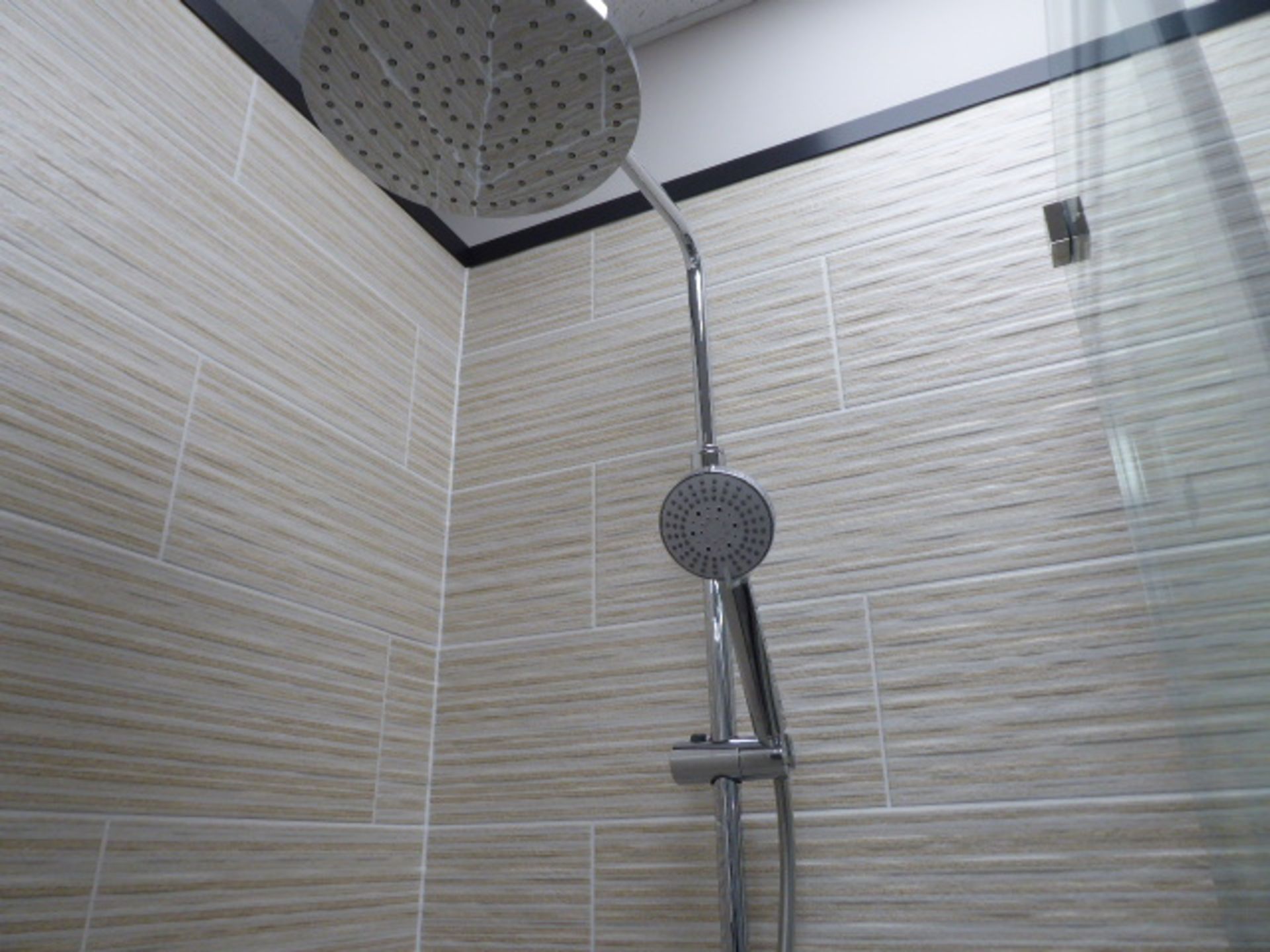 Roca Ev-en-t shower room with rectangular shower tray, glass shower screen and door, mixer shower - Image 8 of 8
