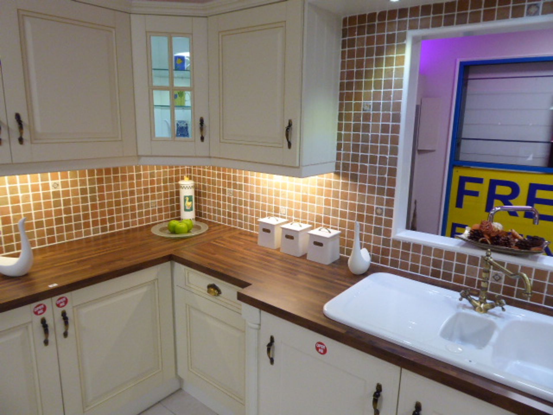 Buttermilk and Litton Soft Cream kitchen in L-shape with a block wood effect worktop. Max - Image 3 of 12