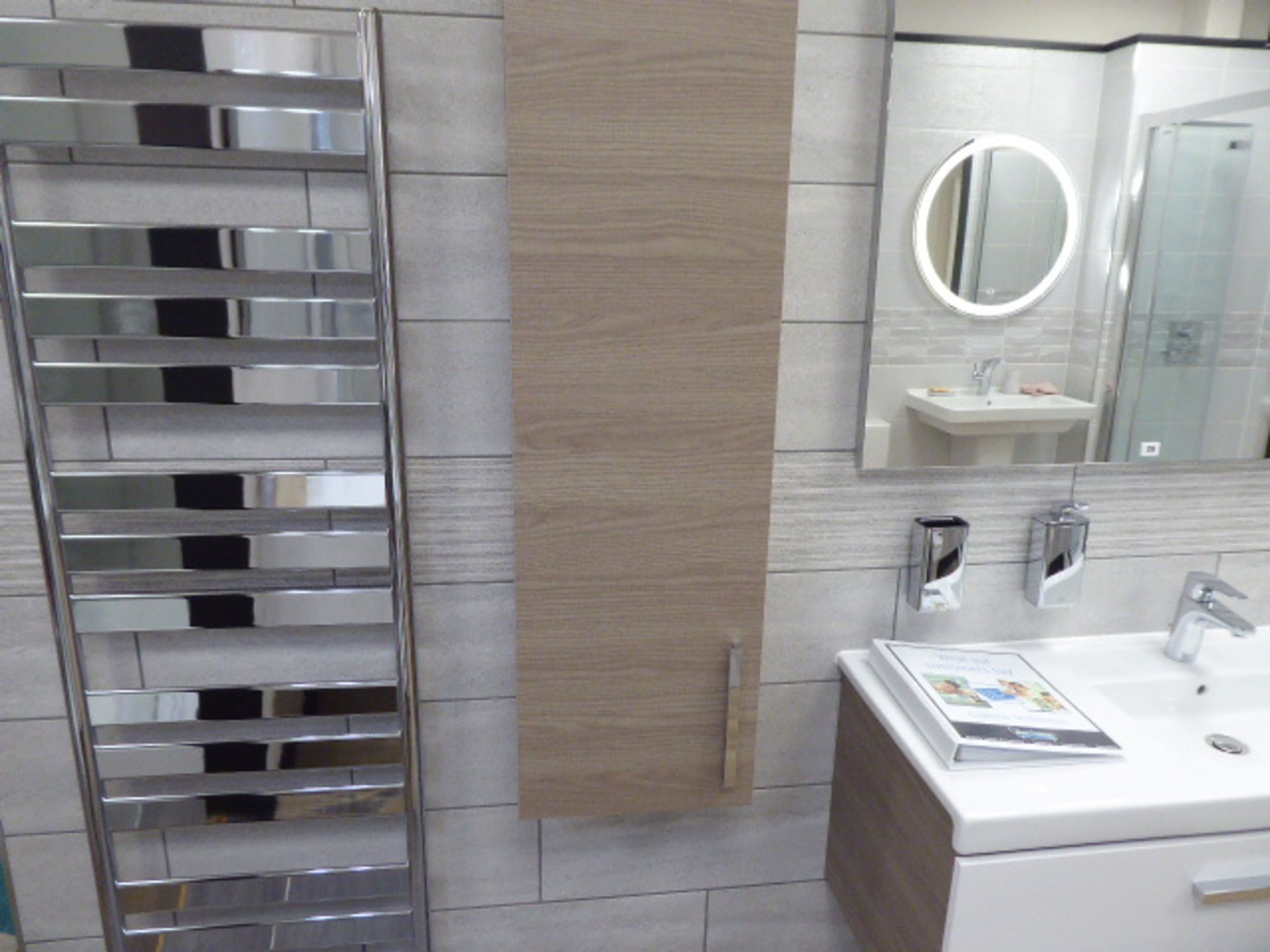 Roca Meridian-N cloakroom suite with toilet, single hand basin and drainer with tap set on wall - Image 3 of 7