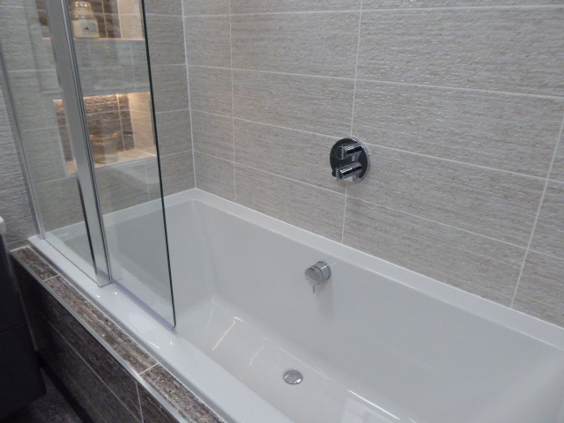 Roca The Gap bathroom comprising of bath with built in bath filler and tap set, shower screen and - Image 5 of 7